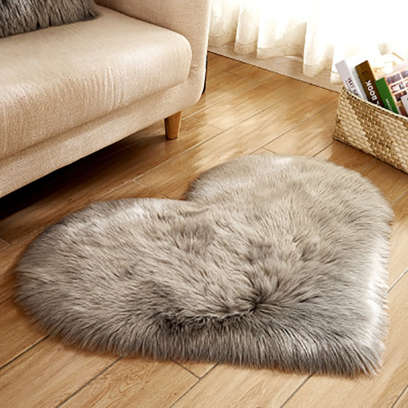 Faux Fur Plush Floor Carpet Heart Shaped Soft Fluffy Area Rug Mat Super Shaggy Home Living Room Bedroom Ground Carpet Pad